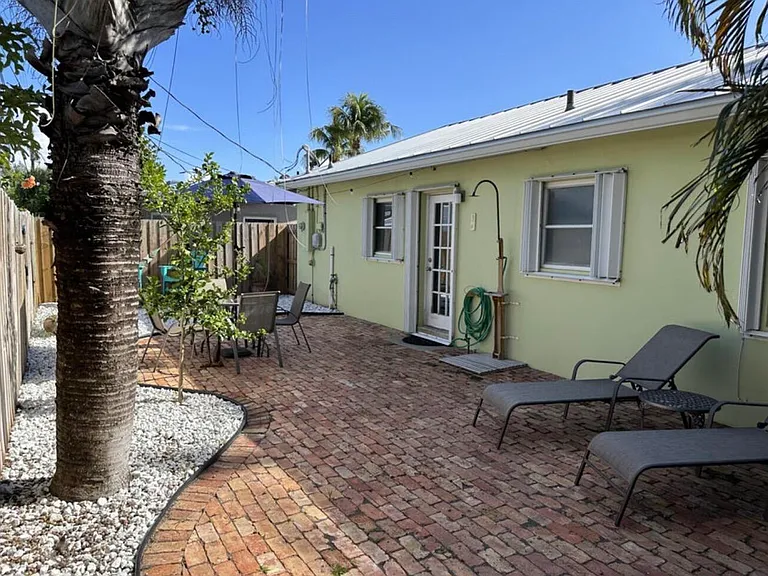 49 Douglas Dr — Photo 44