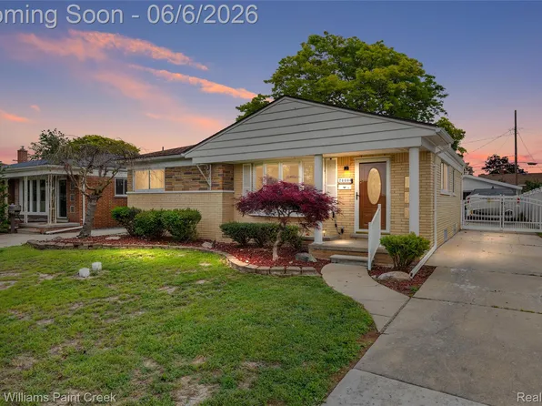 28606 Rockwood St, Saint Clair Shores, MI 48081
