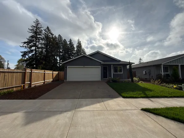 2051 Franklin St, Lebanon, OR 97355