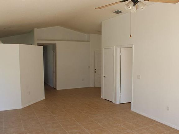 3rd image of 3201 Pembrooke Ct