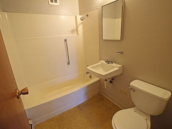 2nd image of 409 S 26th St APT 14