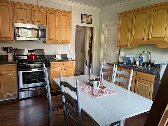 eat in kitchen