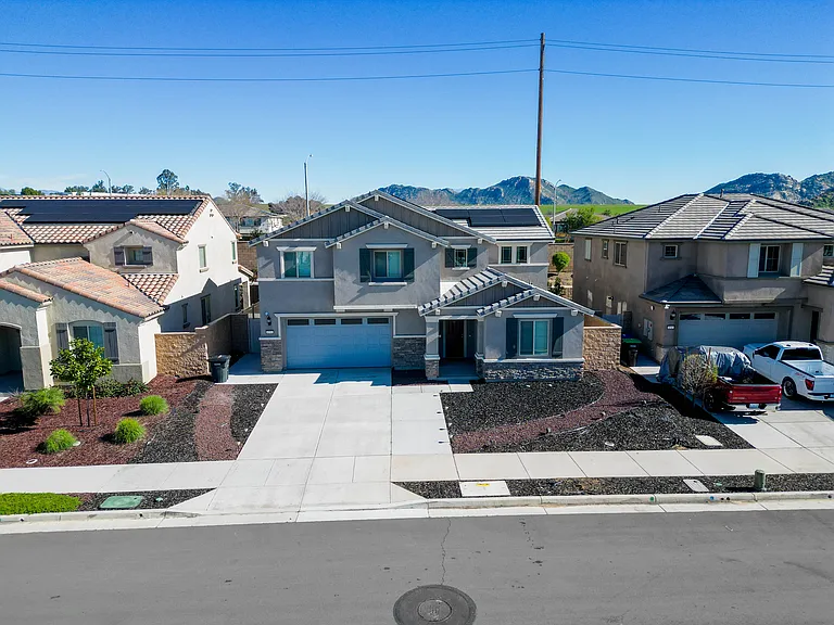 4551 Highland Ave — Photo 60