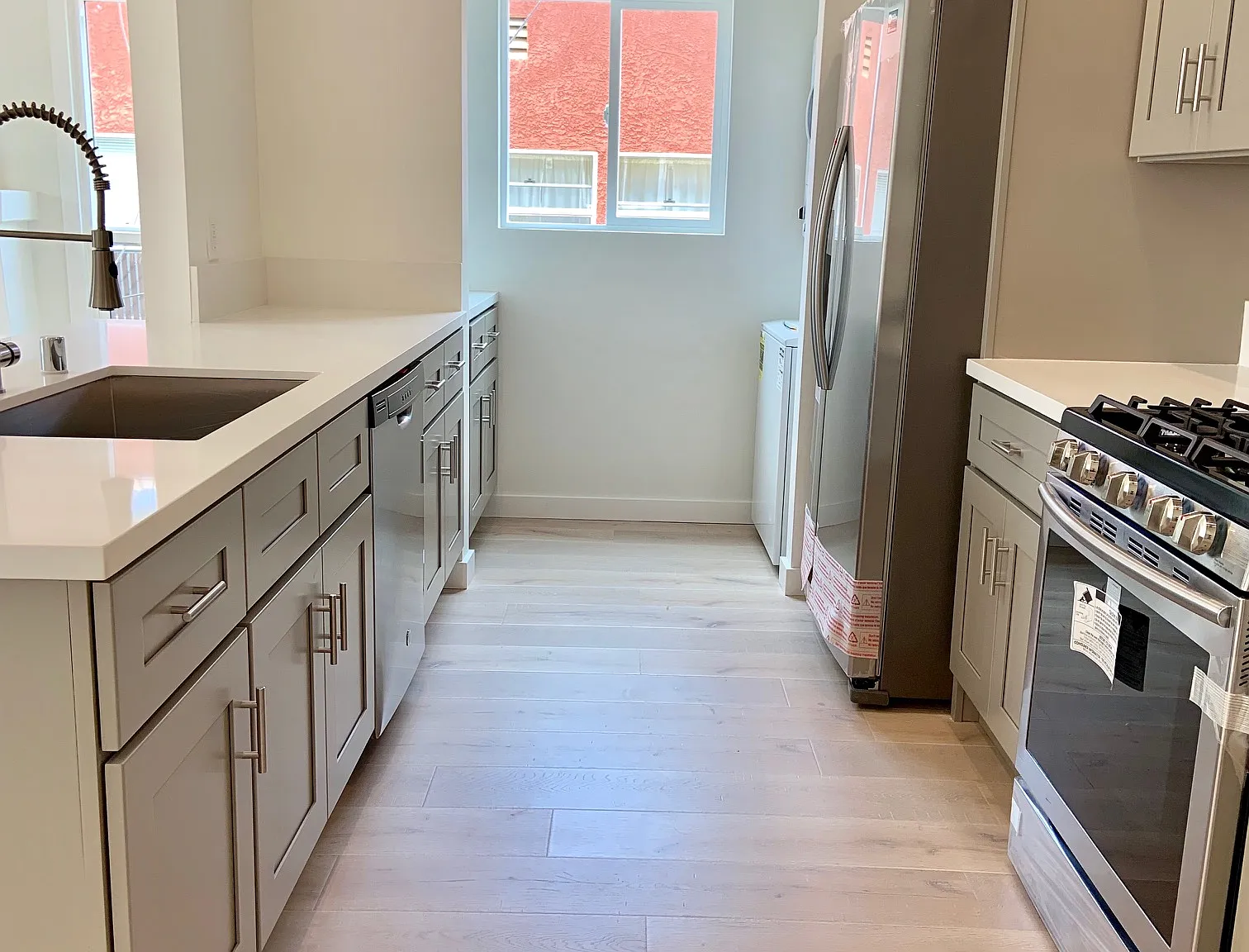3 bed, 1300 sqft, $3,795 — Photo 2