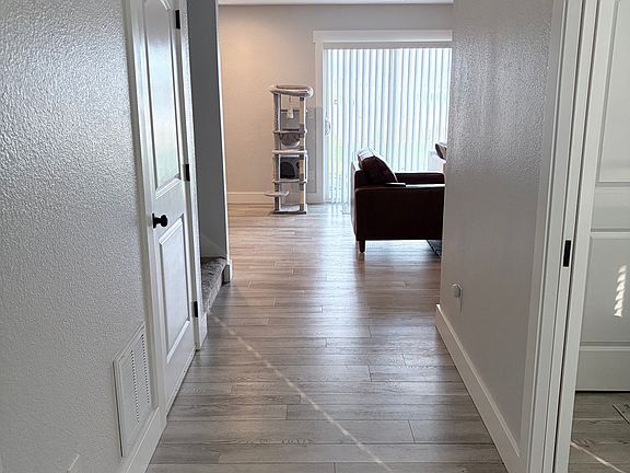 4th image of 501 S Olive Pl