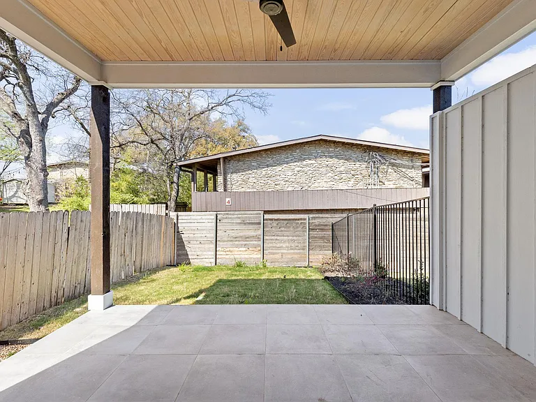 1402 Summit St #B — Photo 33