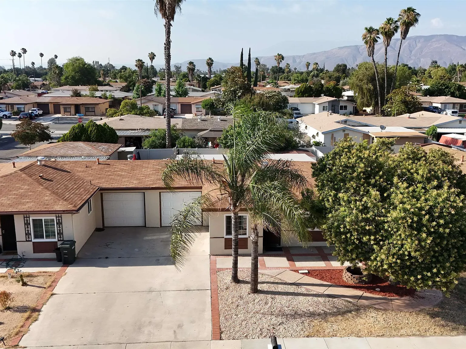 3 bed, 1.0 bath, 1116 sqft, $2,000 — Photo 2