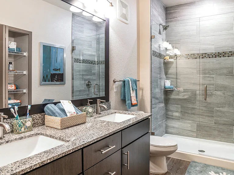 Centre Pointe Apartments — Photo 13