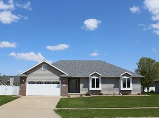 413 Winfield Ct, Sergeant Bluff, IA 51054