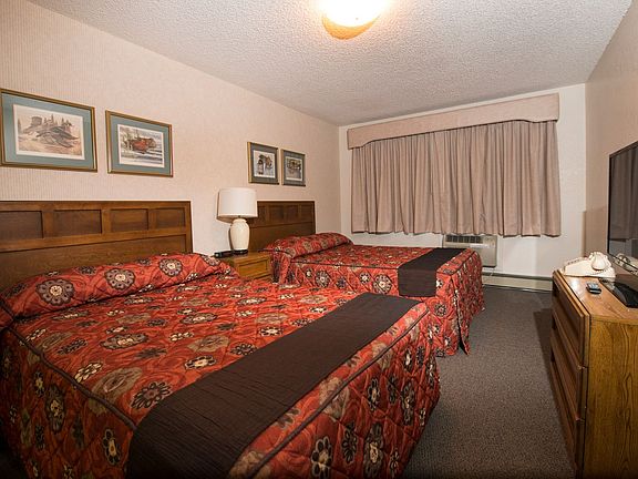 2nd image of 409 Wedgewood Dr #5