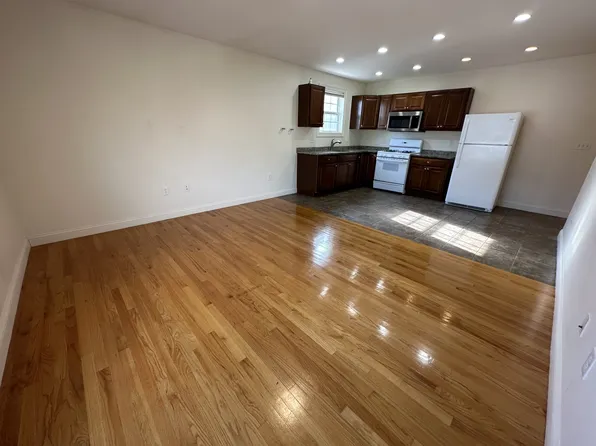 50 Liberty St #1R, Everett, MA 02149