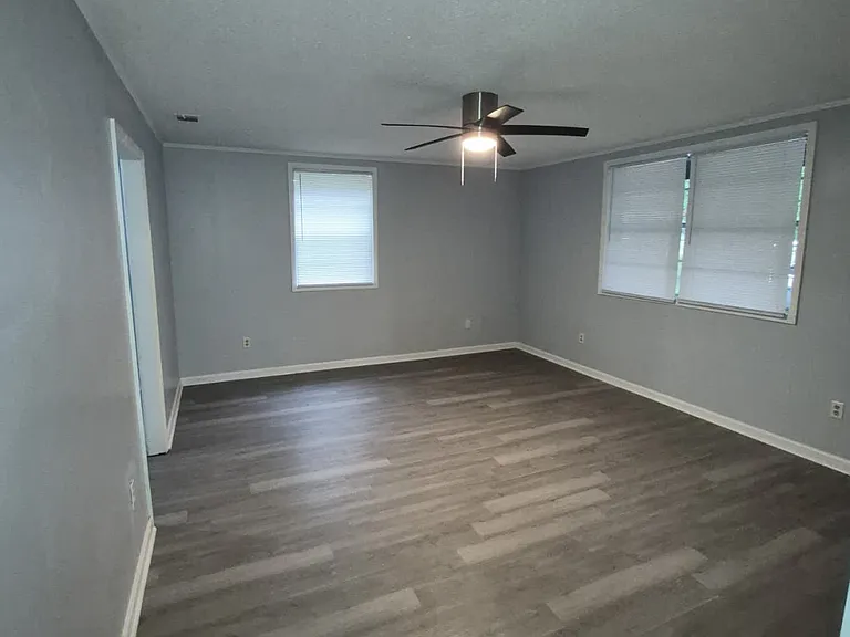 111 Becky St — Photo 4