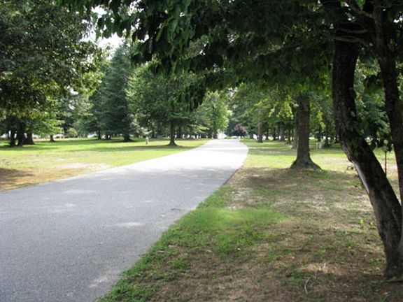 3rd image of 224 Lake Wood Dr