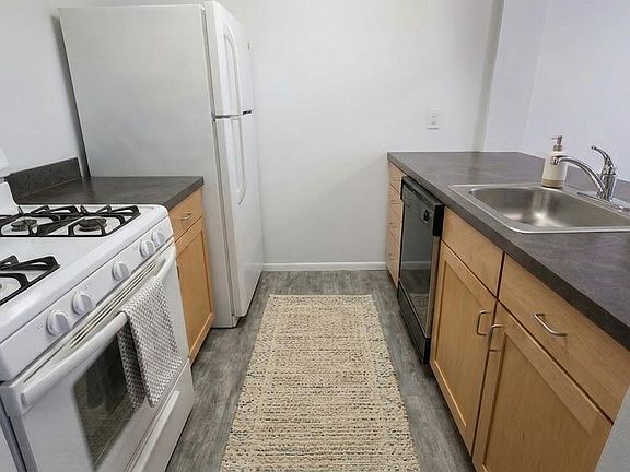 3rd image of 6710 Vernon Ave S APT 209