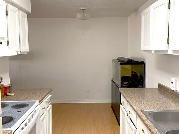 3rd image of 30 W Lester Ave Unit D18