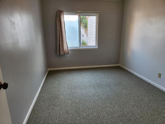 3rd image of 225 Onondaga Ave APT 2