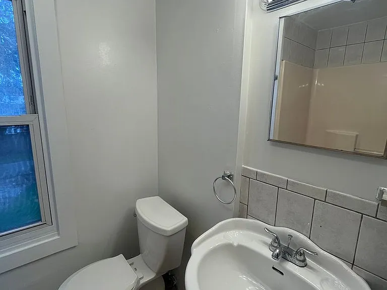 19 Garland Ave — Photo 5