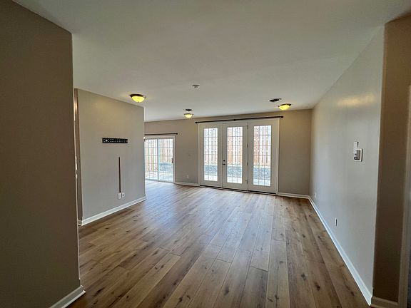 5th image of 1032 Villa Ct