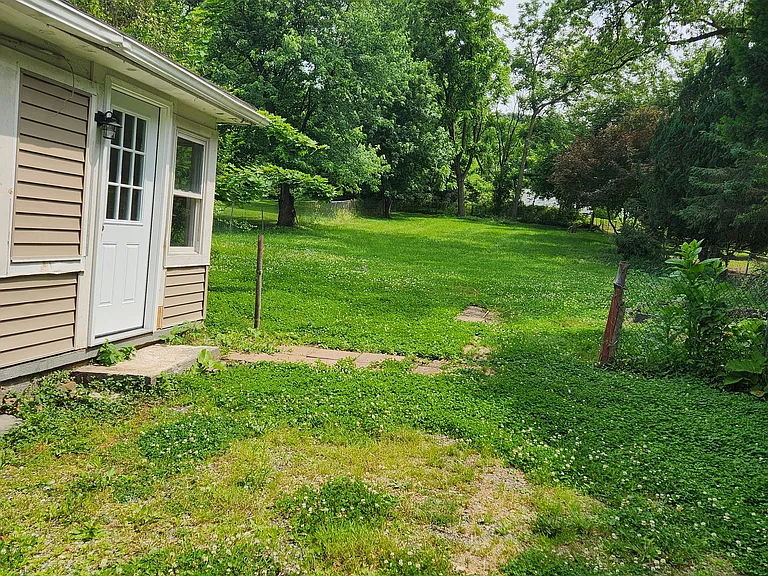 1810 Olive St — Photo 4