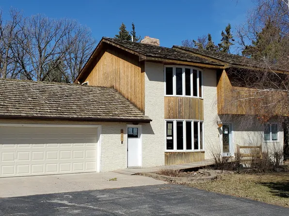 1241 Edgewood Dr, Thief River Falls, MN 56701