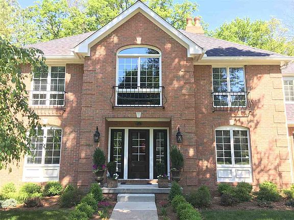 3rd image of 4924 Oakridge Ct
