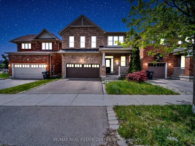 1074 Farmstead Dr — Photo 2