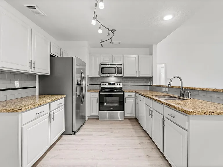 351 Fantasy Ln — Photo 10