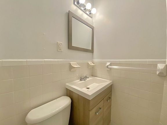 5th image of 575 W 187th St APT 35