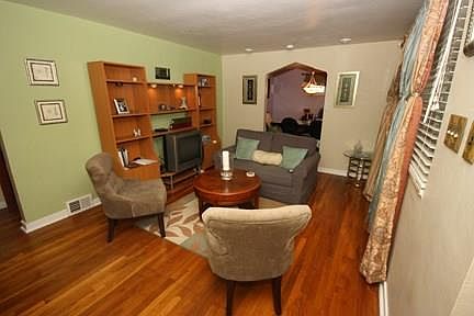 3rd image of 714 E 9th Ave
