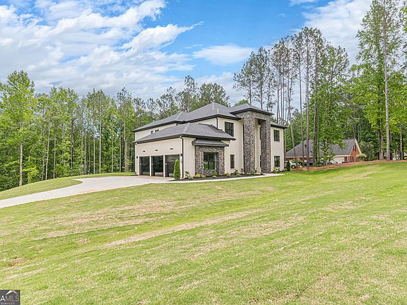 3rd image of 236 Kingscastle Dr