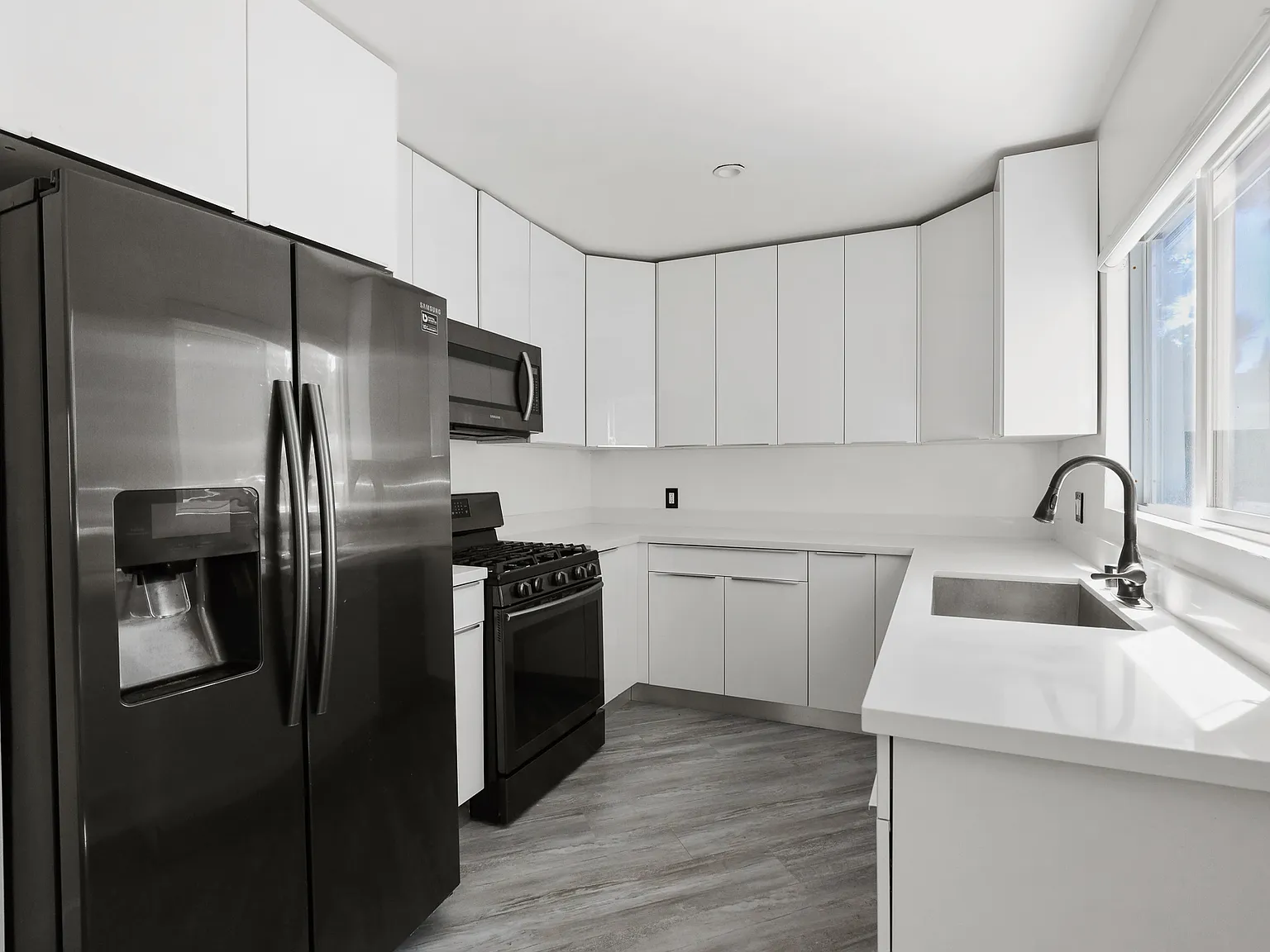Two Bedroom w/ Appliances & Washer and Dryer | Silver Lake & Downtown LA — Photo 1