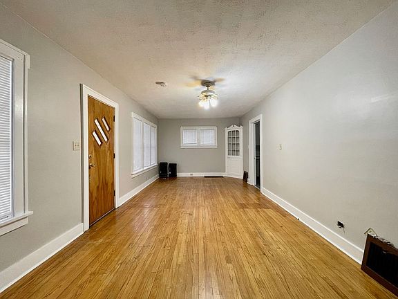 2nd image of 990 E Isabella Ave