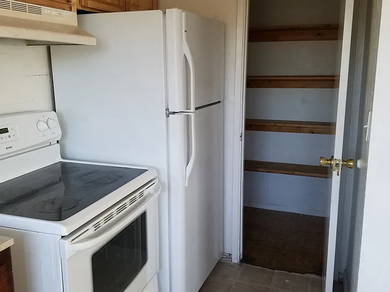 1231 E 7th St #B — Photo 7
