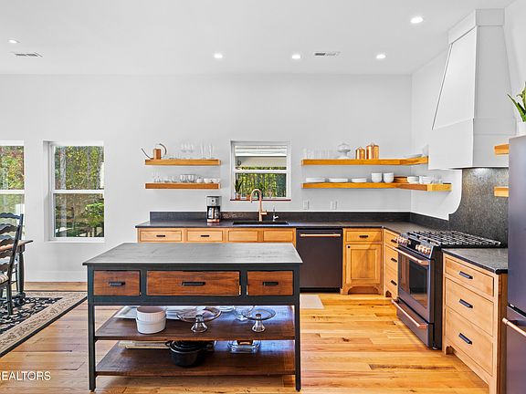 15th image of this home