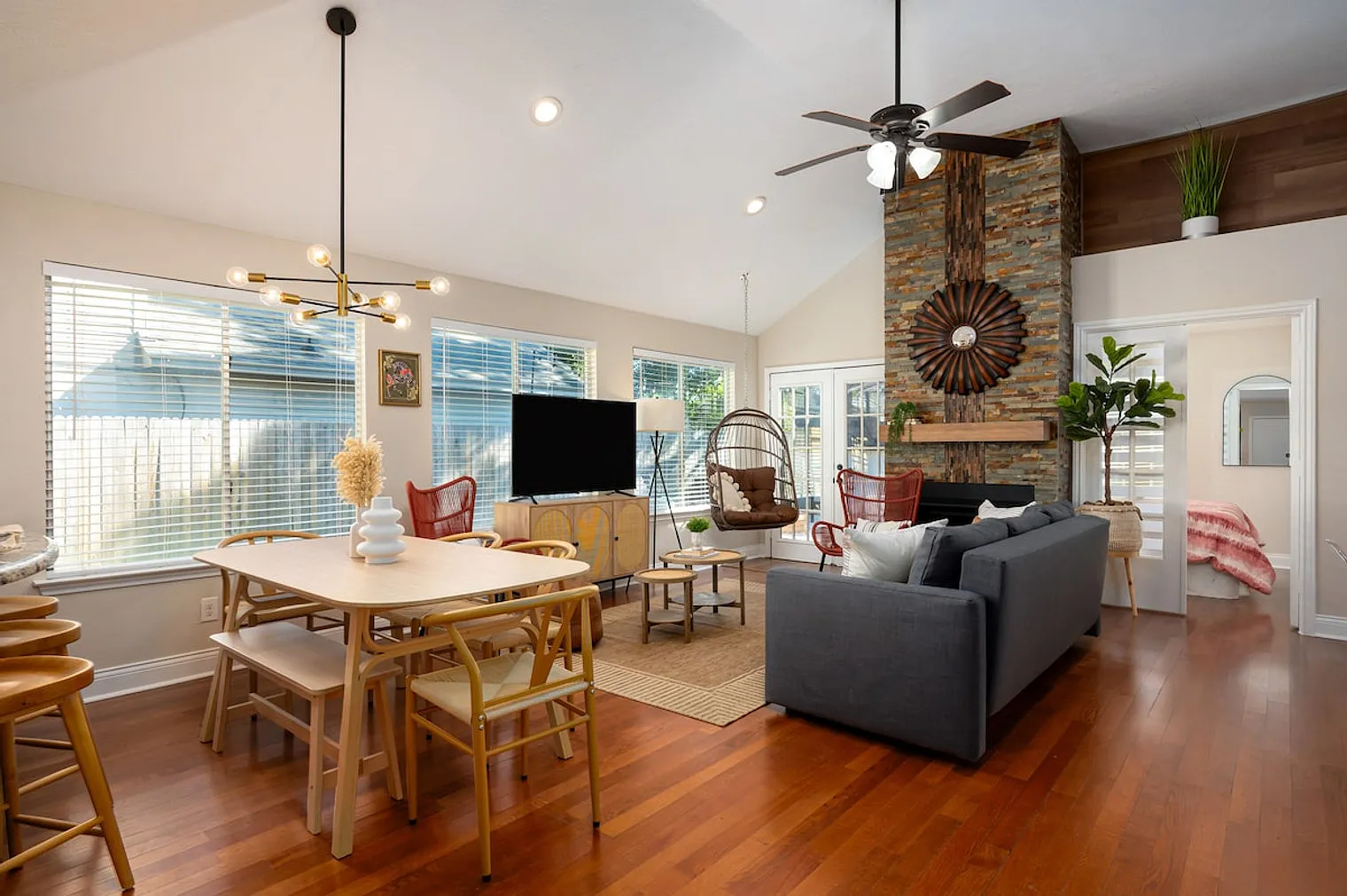 3 bed, 2.0 bath, $4,649 — Photo 1