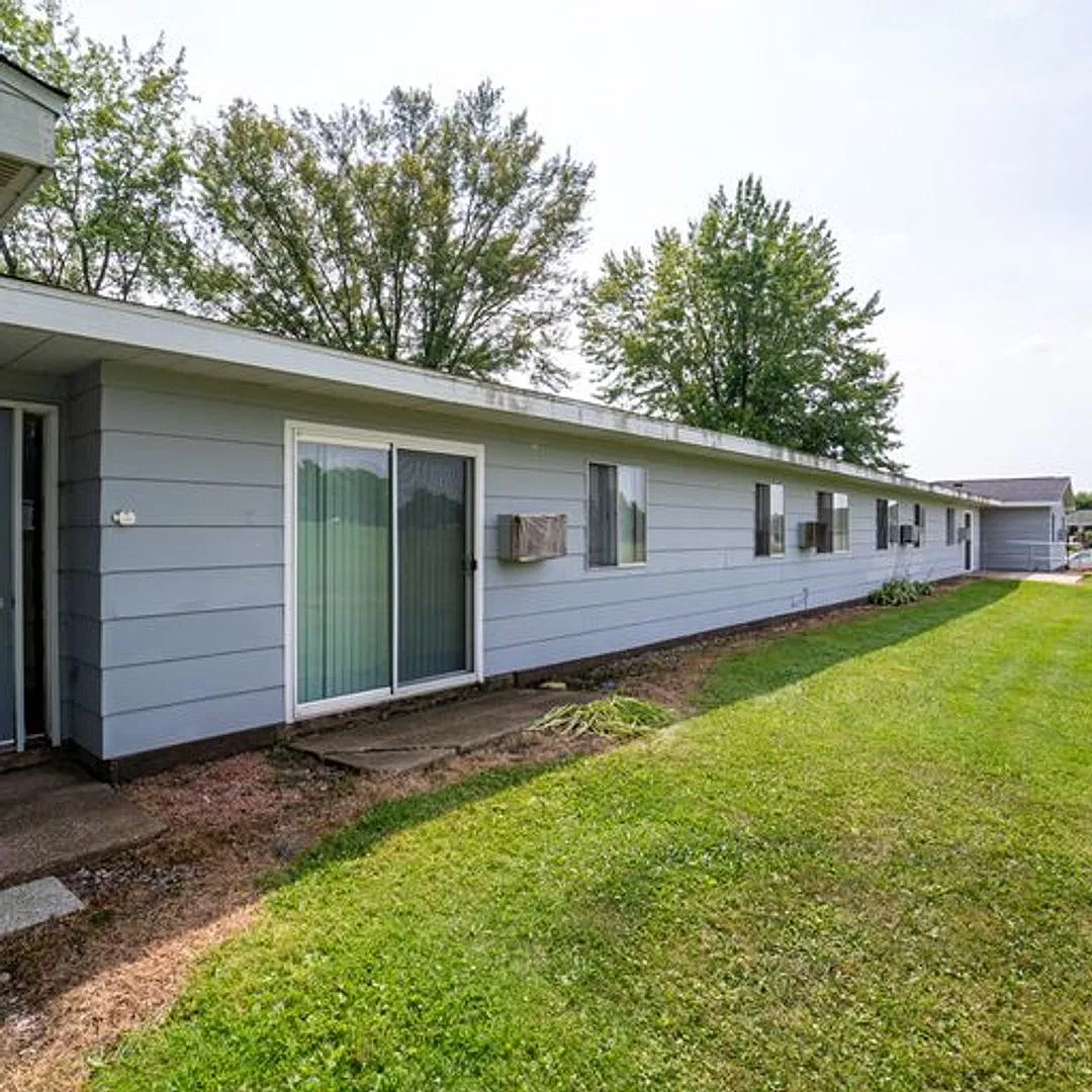 405 W Wausau — Photo 2