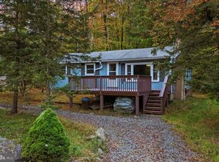 2221 Lehigh Dr, Pocono Lake, PA