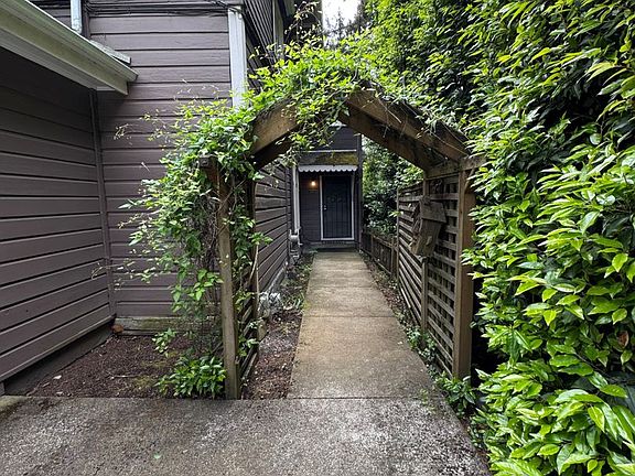 2nd image of 512 W 10th Ave #&-1028