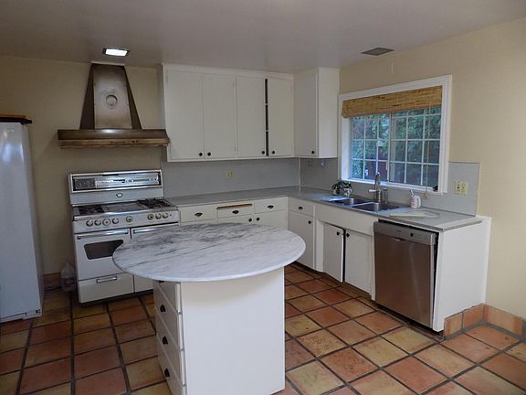 2nd image of 765 Murray Ave