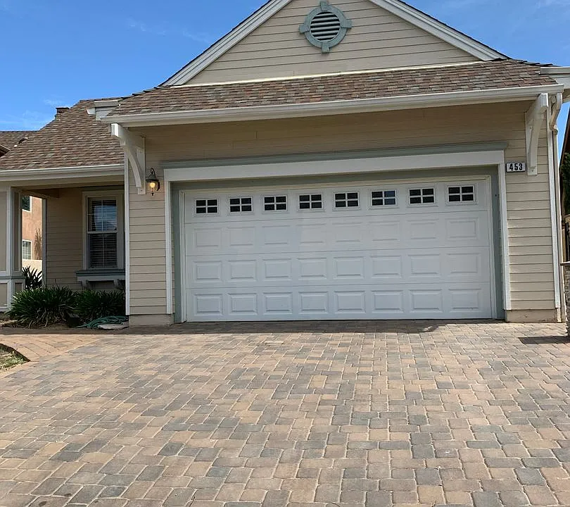 453 Poets Sq
