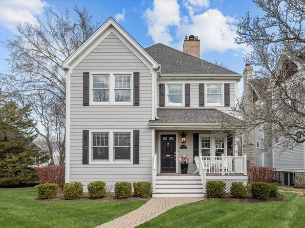 529 Park Dr, Kenilworth, IL 60043