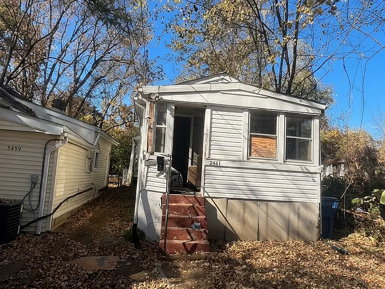 5461 Hamilton Ave — Photo 1