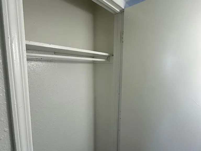 Las Brisas Apartments — Photo 28