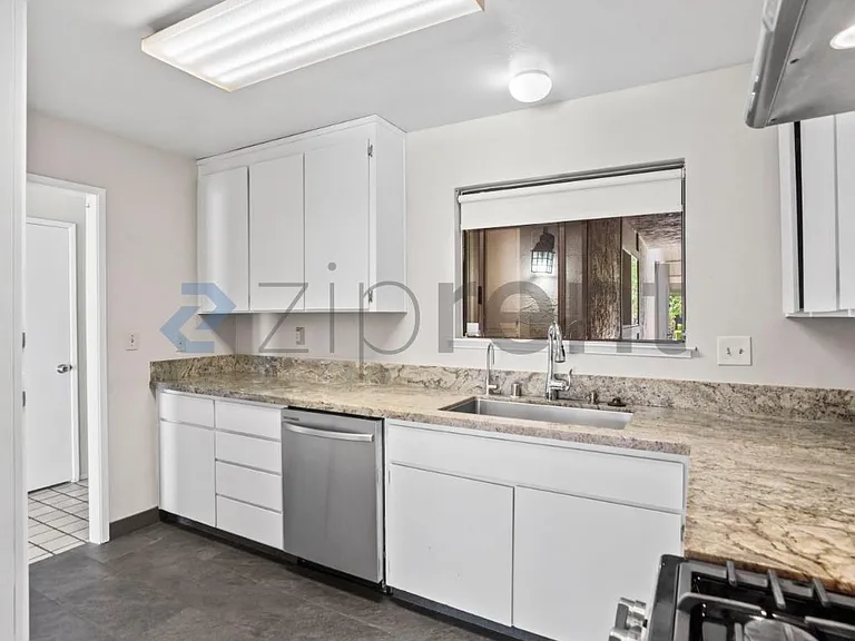 577 Manet Ter — Photo 14