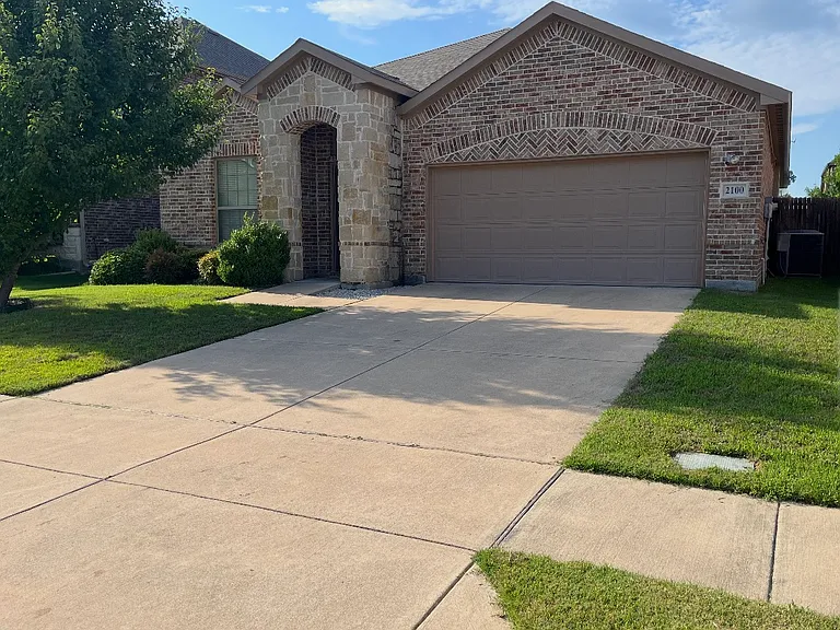 2100 McCallister Dr — Photo 1