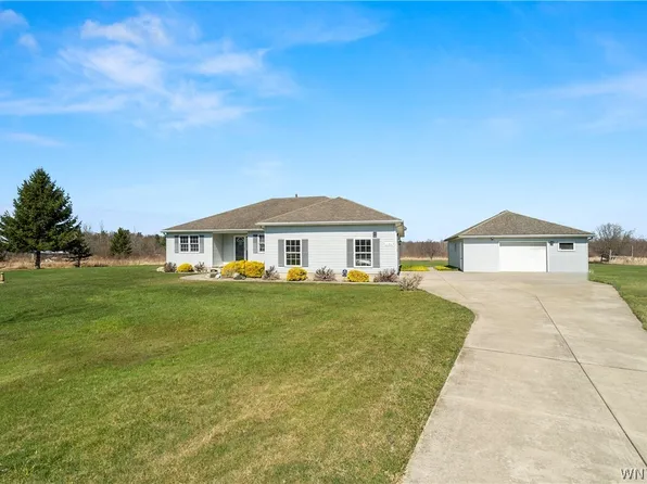 1730 Sturgeon Point Rd, Derby, NY 14047