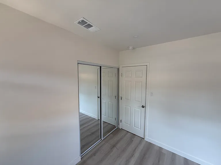7725 Owensmouth Ave — Photo 13