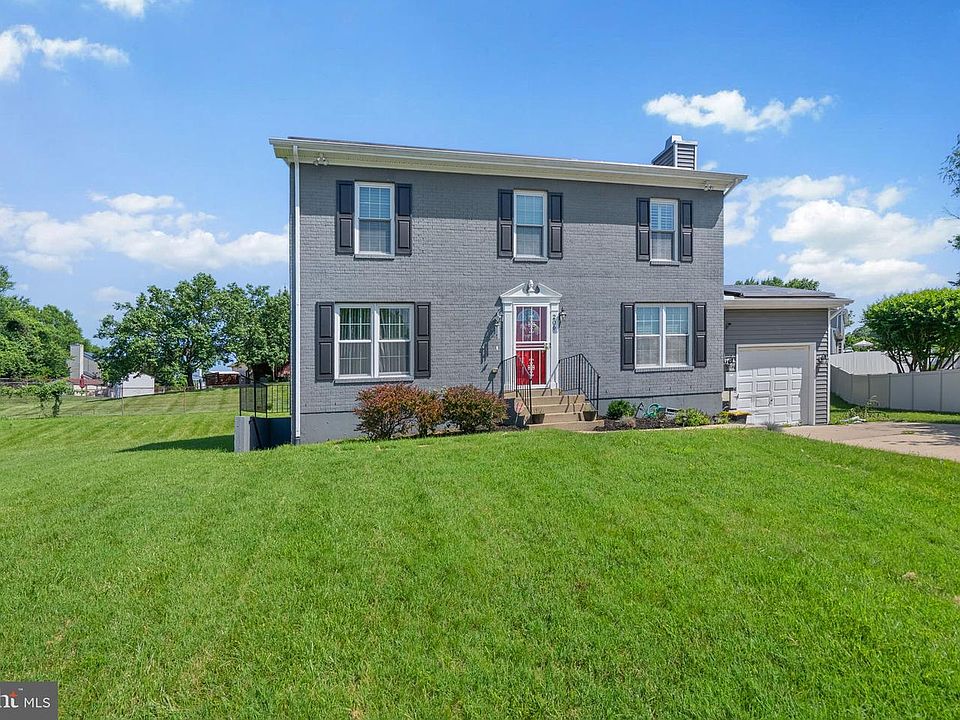 1st image of 206 Royal Oak Cir