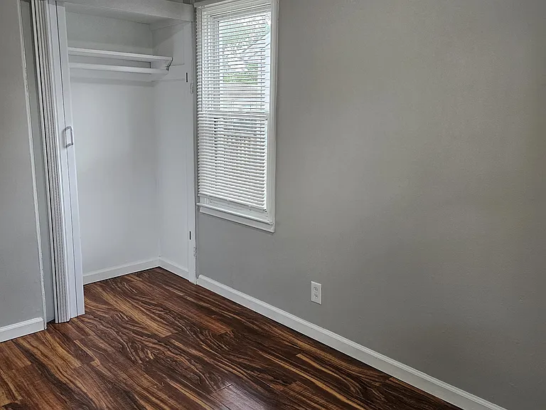 528 E Dallas Ave — Photo 14