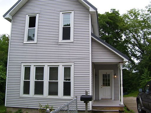 1st image of 824 Coit Ave NE #2